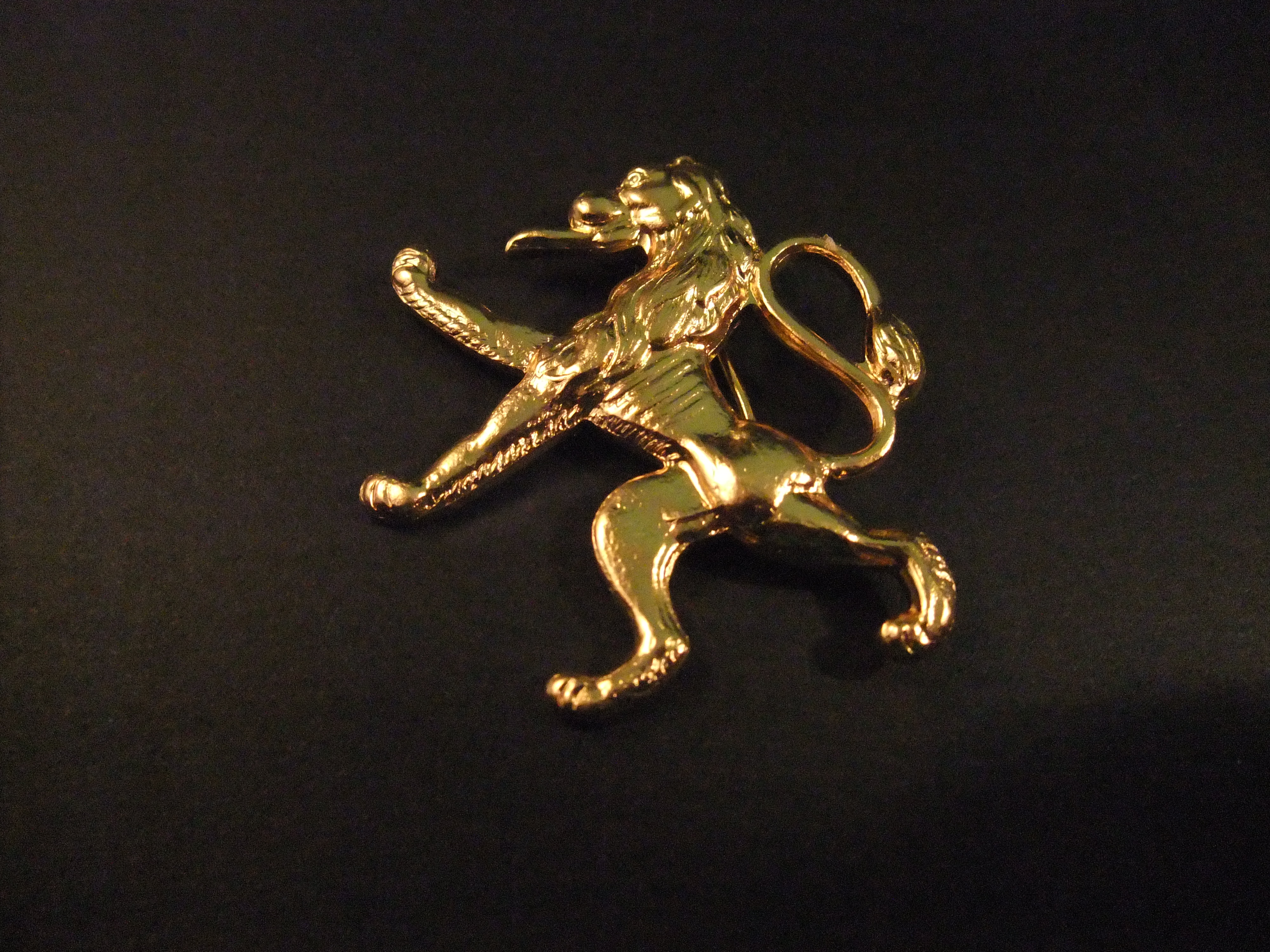 Belgische militaire onderofficieren logo leeuw goudkleurig pet embleem